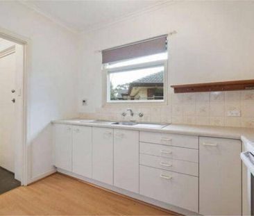 Neat, Trendy and Convenient Two Bedroom Maisonette - Photo 1