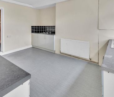 3 bedroom terraced house to rent - Photo 6