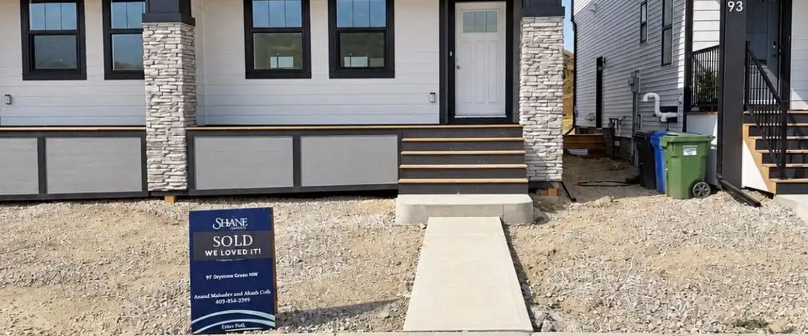 Brand New 3 Bedroom 2.5 Bathroom Main floor in Esker Park — 3 Bedrooms+ Den House - Photo 1