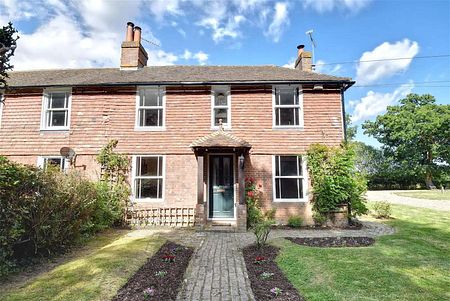 Beautiful semi-detached cottage in a rural setting on the outskirts of Woodchurch village - Photo 2