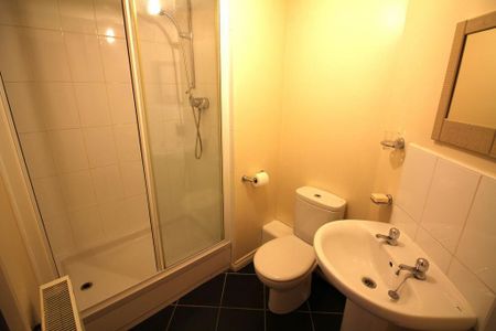 2 bedroom flat to rent - Photo 4