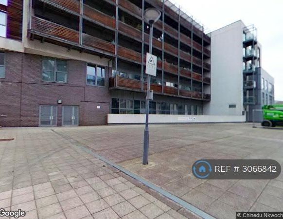 1 bedroom in a flat share to rent - Photo 1
