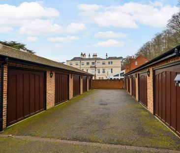 3 Bedroom - Moor Park House Way, Farnham - Photo 2