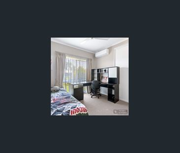 Stylish & Spacious Family Home in Silkwood Ridge Estate - Photo 5