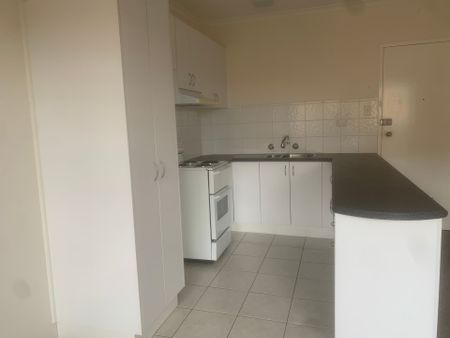 Cozy 2-Bedroom Unit in a Convenient Location - Photo 4