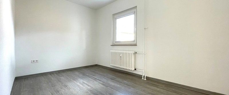 Frisch renovierte 3-Zimmer Wohnung mit brandneuem Badezimmer! - Foto 1