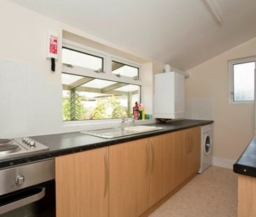 4 DOUBLE Bedroom Student House - FINAL YEAR STUDENTS ONLY - Photo 2