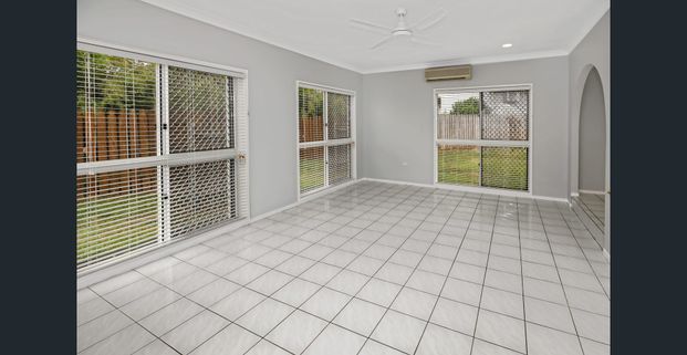 Modern home in cul-de-sac - Photo 1