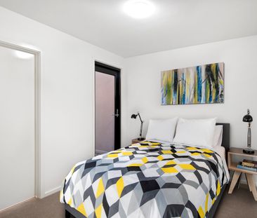 SPACIOUS TWO BEDROOM APARTMENT - freshly painted and new carpet in ... - Photo 6