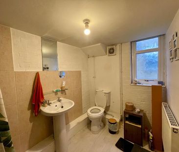 1 Bed Flat, Moon Street, BS2 - Photo 1