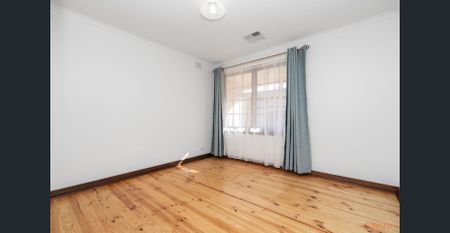 Comfortable Two-Bedroom Unit with private courtyard - Photo 4