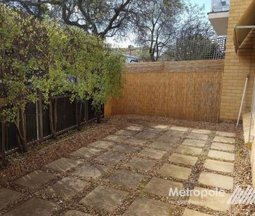 1/3 Avoca Avenue, ELWOOD, VIC - Photo 2