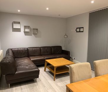 2 Bed Flat, Foxhill Court, LS16 - Photo 1