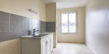 Appartement – Type 4 – 80m² – 345.59 € – LE BLANC - Photo 3