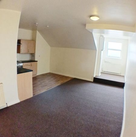 2 bedroom flat to rent - Photo 4
