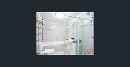 MODERN ONE BEDROOM APARTMENT - Photo 4