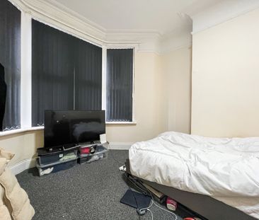 Pen-Y-Wain Road, Roath - Photo 4