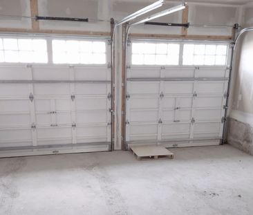 For Lease - 4 Sam Battaglia Crescent, Georgina, Ontario - Photo 1