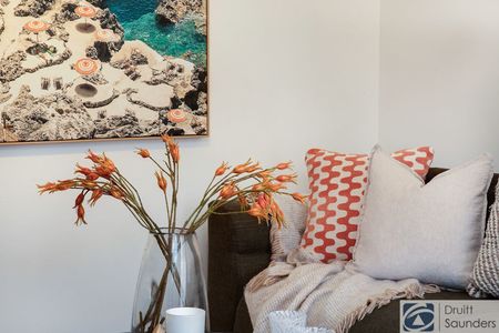 MODERN DAY LIFESTYLE AT IT'S BEST! - Photo 2