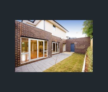 STUNNING TOWNHOUSE! - Photo 5