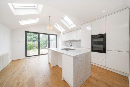 3 bedroom terraced house to rent - Photo 5