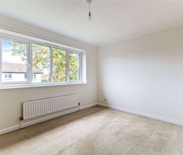 Detached family house, with double garage, in desirable location - Photo 4