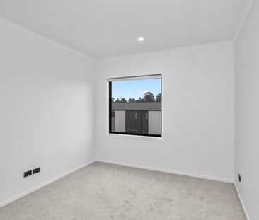 For rent is a luxurious, high-spec three-bedroom townhouse located ... - Photo 4