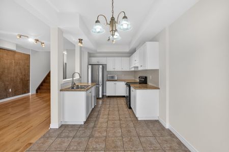 For Lease - 18 Palacebeach Trail, Hamilton, Ontario - Photo 4
