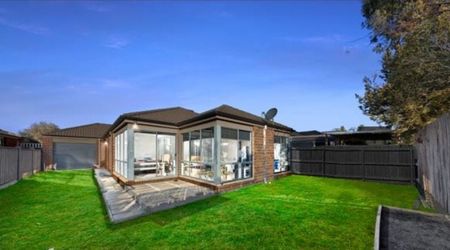 **Charming Family Home in a Prime Location** - Photo 3