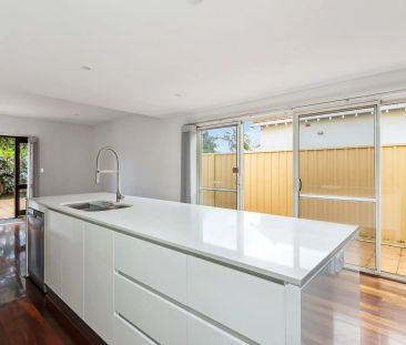 3x2 Townhouse in Victoria Park with Courtyard. - Photo 5