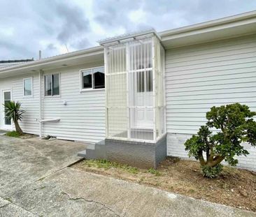 Spacious 3-Bedroom Unit in Convenient Otara Lo... - Photo 2