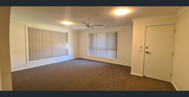 Conveniently Located Family Home - Close to Shops, Town & Beach - Photo 1