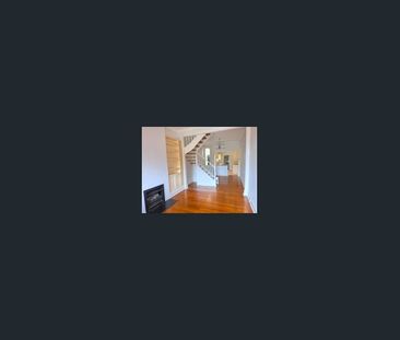 Charming 2 bedroom, one bathroom two storey Terrace house located i... - Photo 1