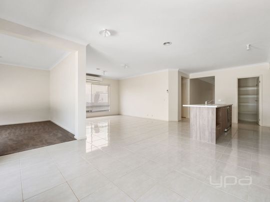 Spacious Comfort in Brookfield! - Photo 1
