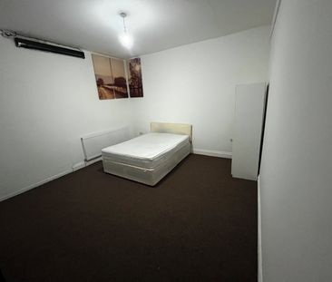 Room in a Shared House, Lansdowne Road, IG3 - Photo 6