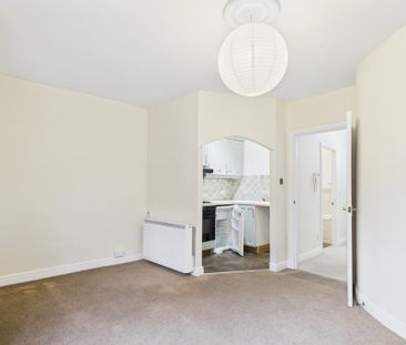 2 bedroom ground floor flat to rent - Photo 4