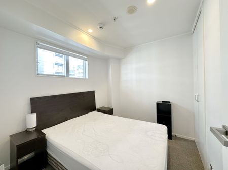 Two Bed and One Bathroom with a view - Photo 5