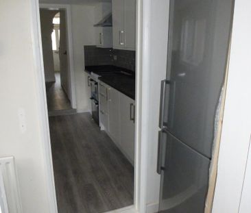 4 bedroom terraced house to rent - Photo 6