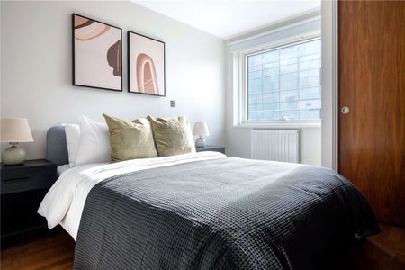 Located within One Commercial Street, this twentieth floor, one bedroom apartment is presented in an immaculate condition. - Photo 5