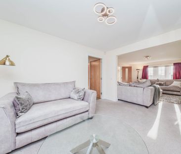 4 bedroom detached house to rent - Photo 3