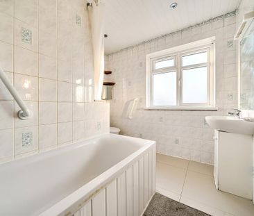 3 bedroom semi-detached house to rent - Photo 6