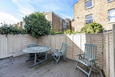 2 bedroom maisonette to rent - Photo 3