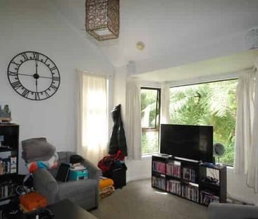 1x BEDROOM IN A FANTASTIC LOCATION: - Photo 3