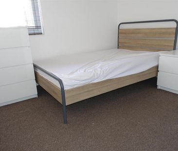 6 bedroom House To Let - Photo 2