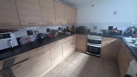 1 bedroom in a house share to rent - Photo 4