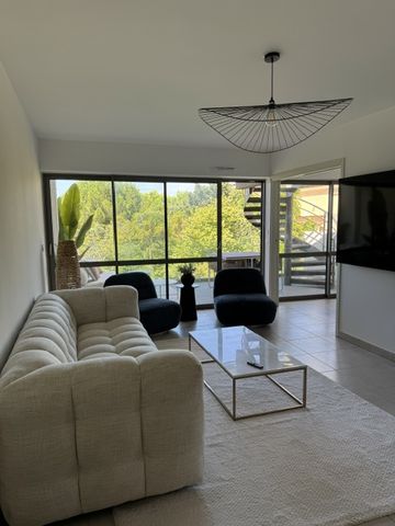 Location Appartement 4 pièces 75m² MARSEILLE 7ème - Photo 4