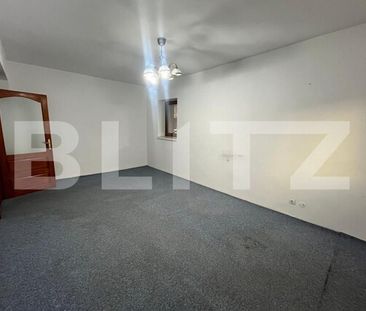 Apartament cu 3 camere la parter, 74 mp, pretabil spațiu comercial, central - Fotografie 6
