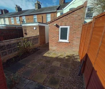 3 bedroom terraced house to rent - Photo 6