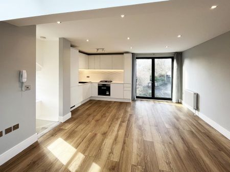 3 bedroom maisonette to rent - Photo 2