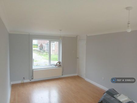 3 bedroom terraced house to rent - Photo 2